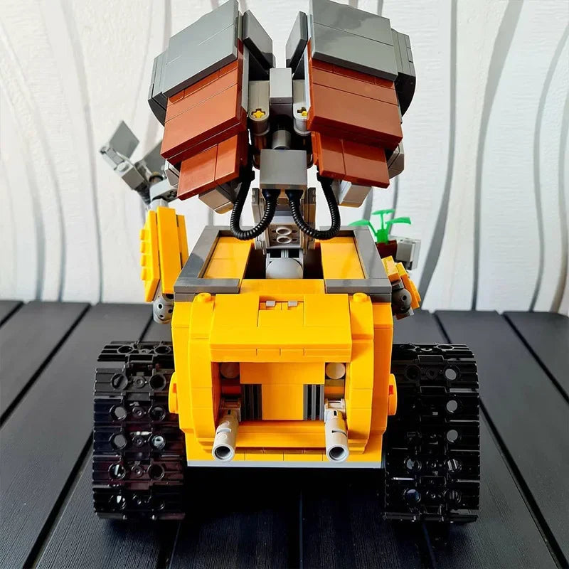 687-Piece Creative Robot Building Block Set – DIY Wall-E Style Model for Home Décor & Gift