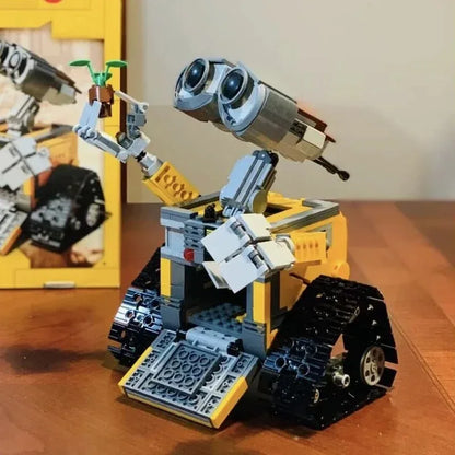 687-Piece Creative Robot Building Block Set – DIY Wall-E Style Model for Home Décor & Gift